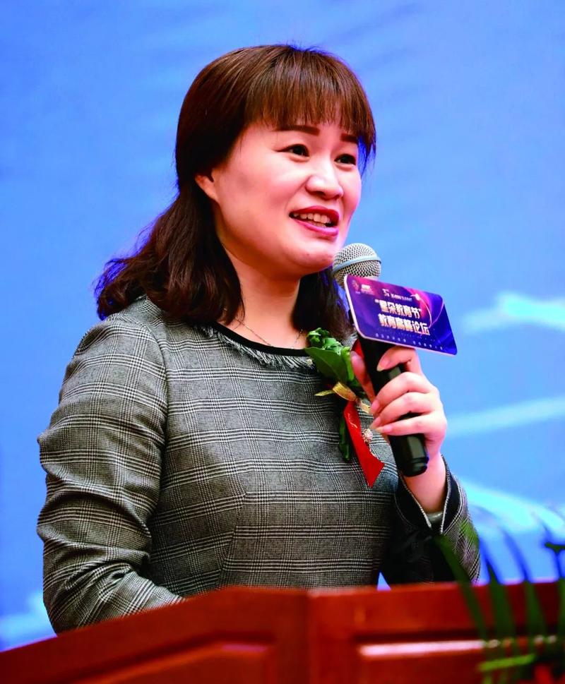 第一次见到她时,还是正在建设中的砖石和瓦砾